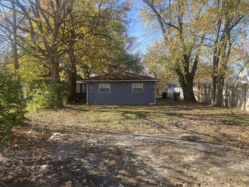 Apartment for rent at 2206 McGuffey Rd, Columbus, OH 43211