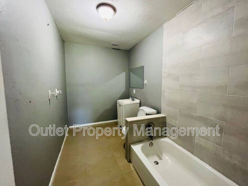 Apartment for rent at 918 E 10th St #918A, Sanford, FL 32771