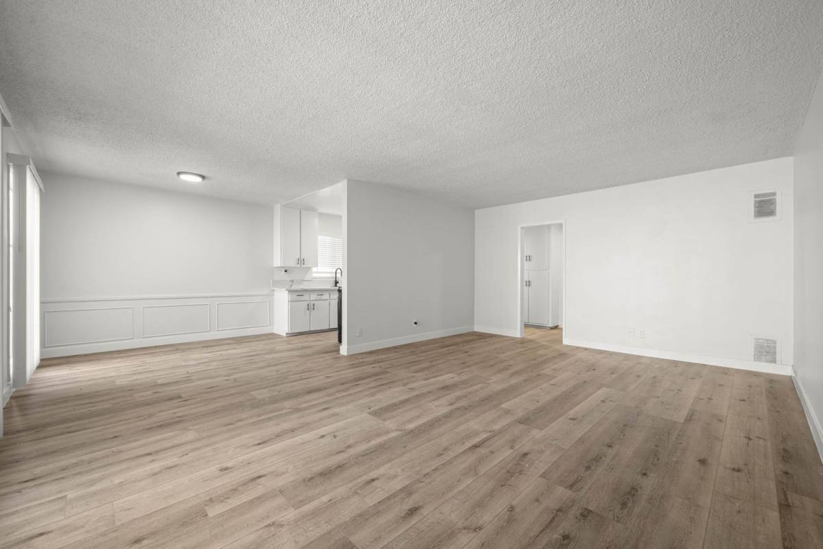Apartment for rent at 3872 & 3878 S Potomac Ave, Los Angeles, CA 90008