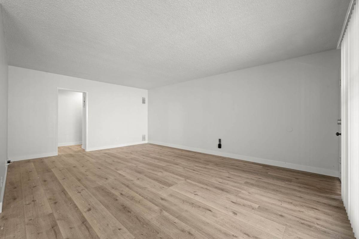 Apartment for rent at 3872 & 3878 S Potomac Ave, Los Angeles, CA 90008