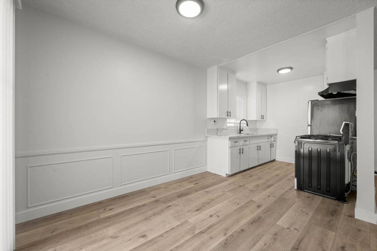 Apartment for rent at 3872 & 3878 S Potomac Ave, Los Angeles, CA 90008