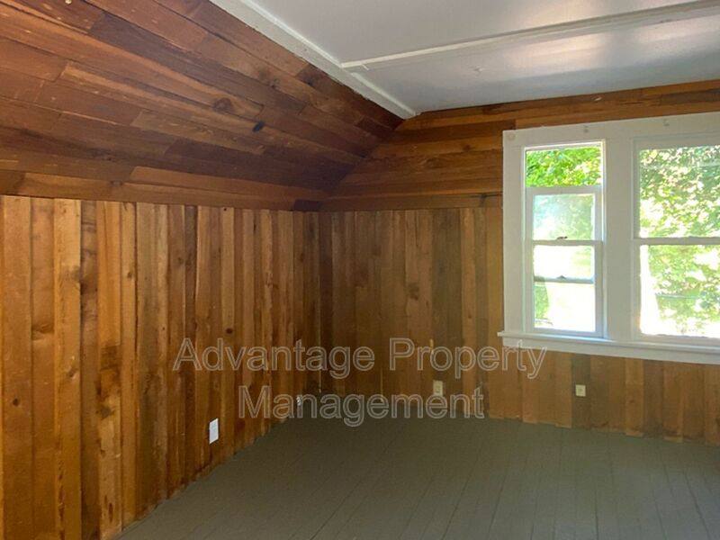 Apartment for rent at 240 NW 9th St #4, Corvallis, OR 97330