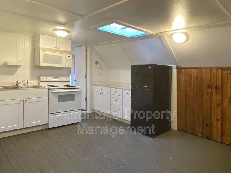 Apartment for rent at 240 NW 9th St #4, Corvallis, OR 97330