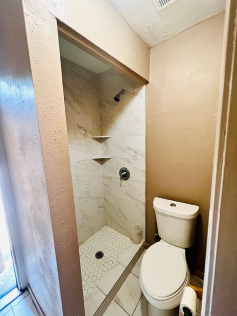 House for rent at 19502 Woodglen Dr, Katy, TX 77449