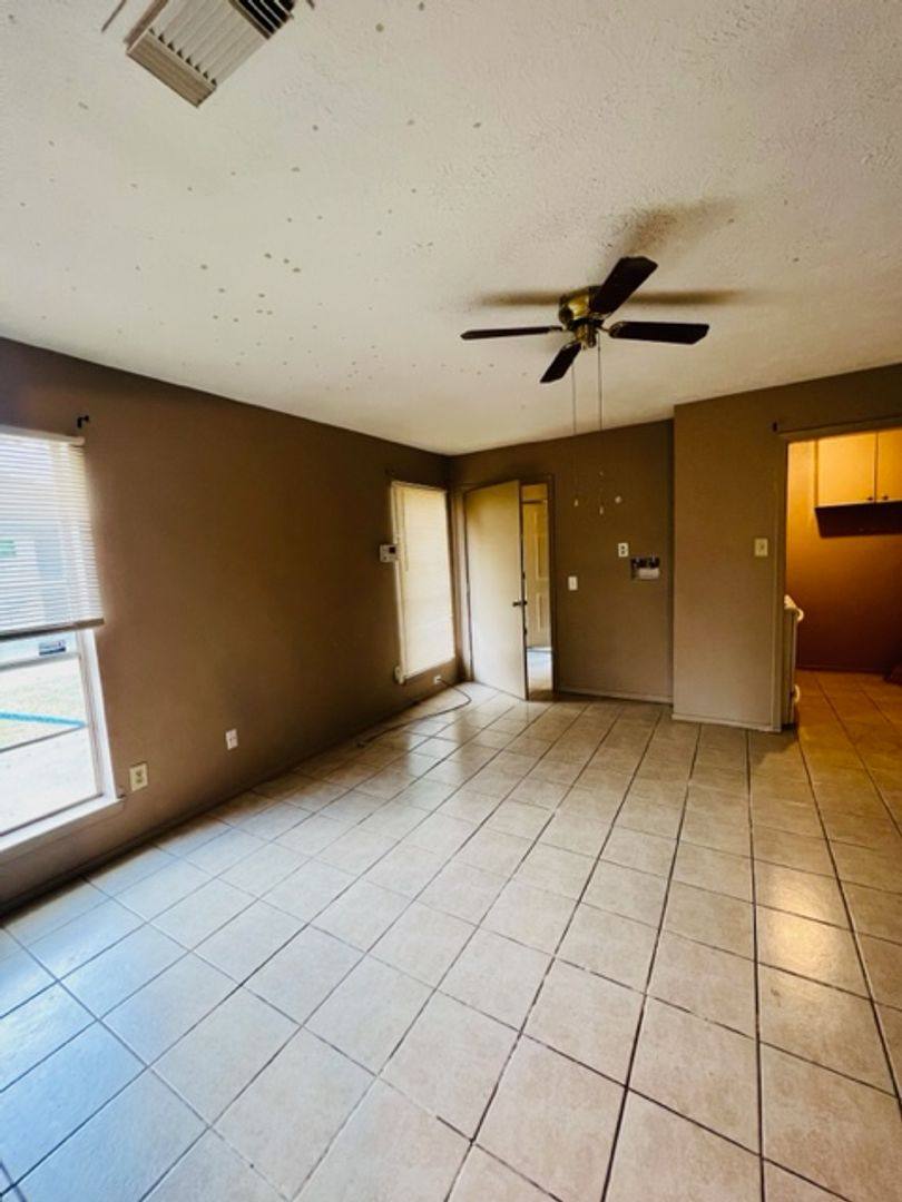 House for rent at 19502 Woodglen Dr, Katy, TX 77449