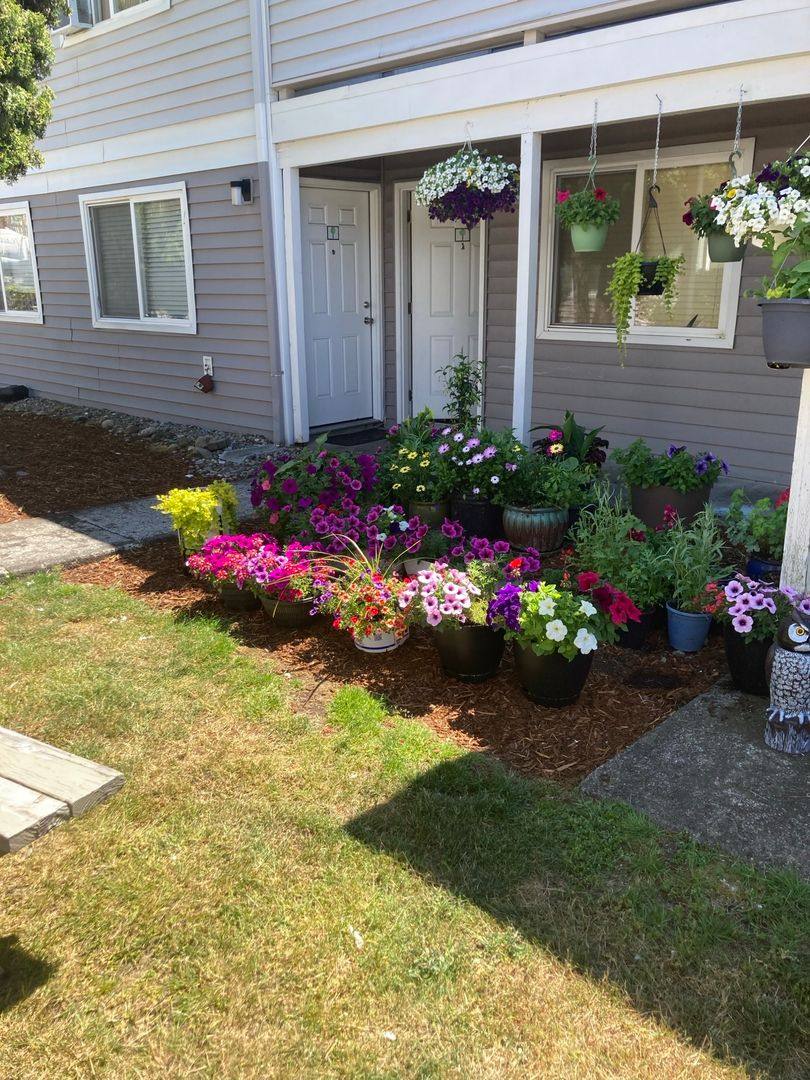 Apartment for rent at 12712 C St S, Tacoma, WA 98444