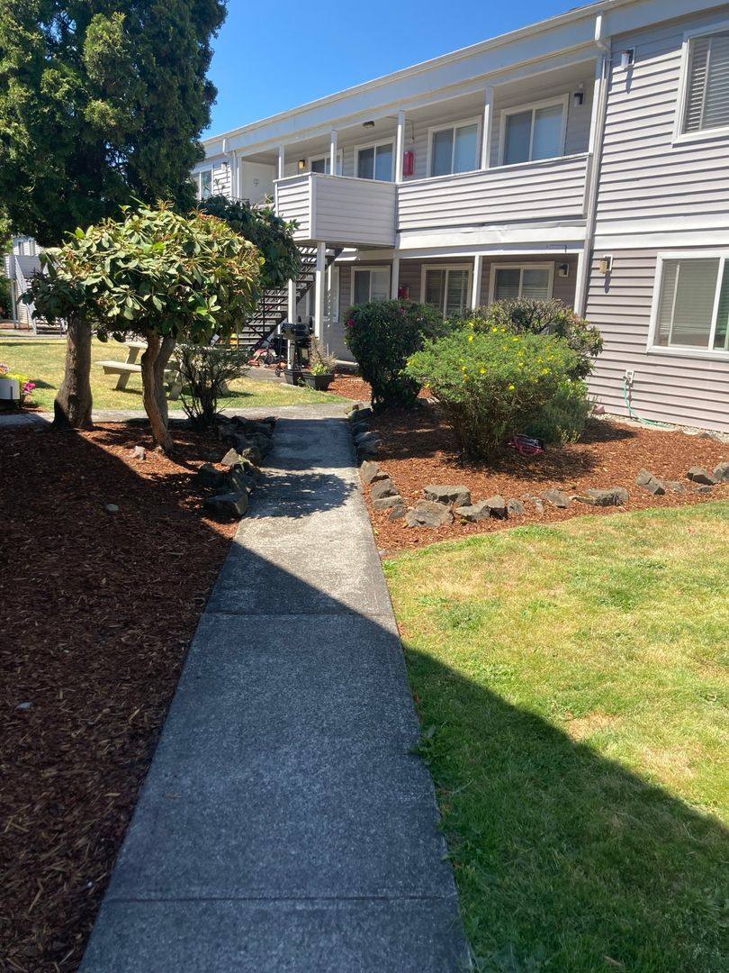 Apartment for rent at 12712 C St S, Tacoma, WA 98444