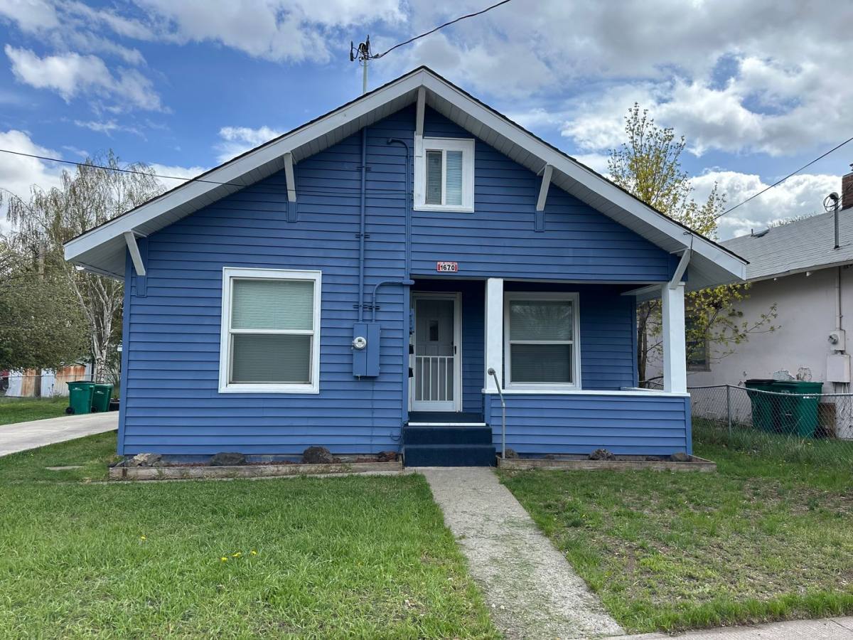 House for rent at 1670 Portland St, Klamath Falls, OR 97601