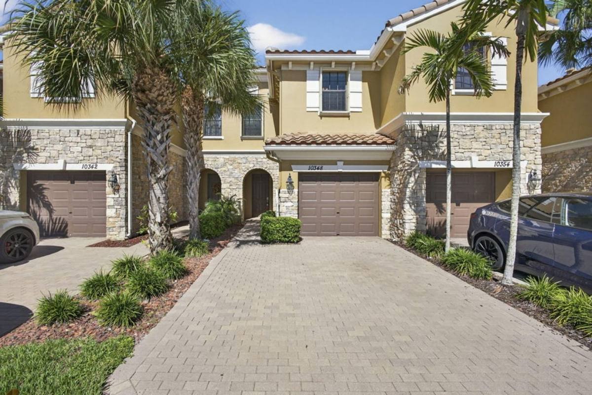 House for rent at 10348 Wellington Parc Dr, Lake Worth, FL 33449