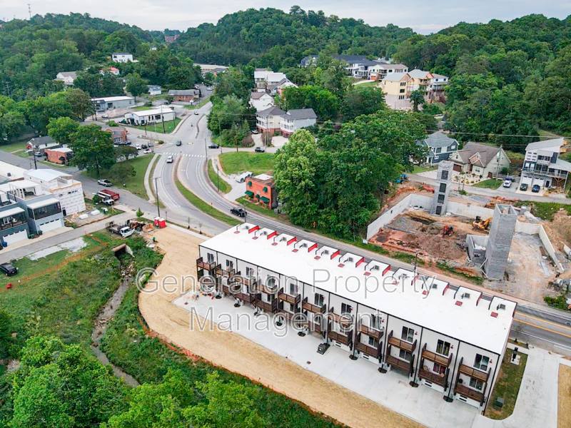 Townhouse for rent at 745 N Market St, Chattanooga, TN 37405