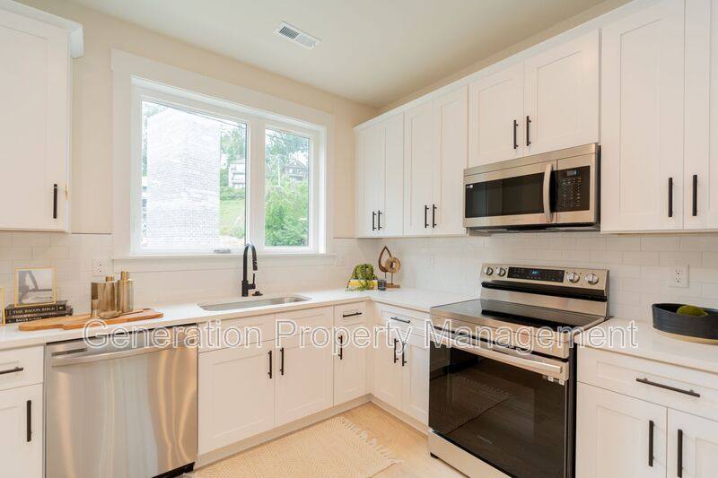 Townhouse for rent at 745 N Market St, Chattanooga, TN 37405