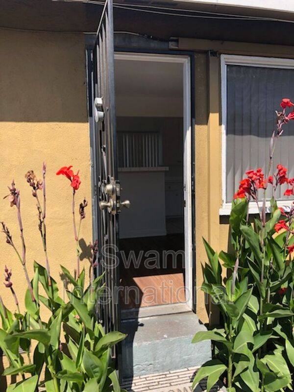 Apartment for rent at 4542 Imperial Highway C #C, Inglewood, CA 90304