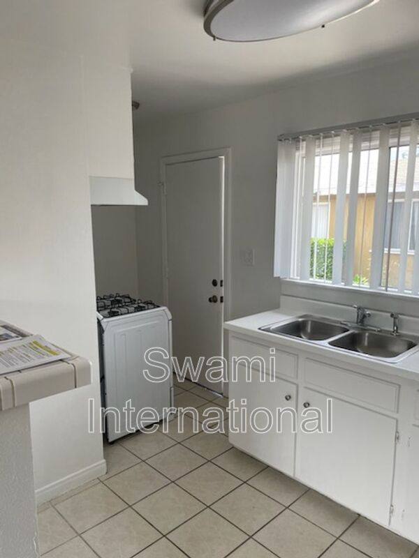 Apartment for rent at 4542 Imperial Highway C #C, Inglewood, CA 90304