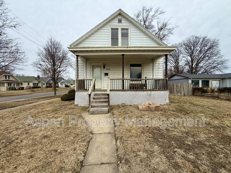 House for rent at 824 Harrison Ave, Burlington, IA 52601