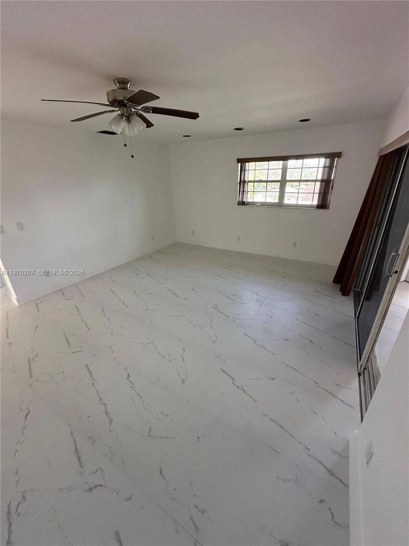 Apartment for rent at 1445 Grant St, Hollywood, FL 33020