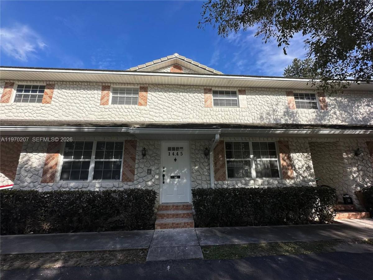 Apartment for rent at 1445 Grant St, Hollywood, FL 33020