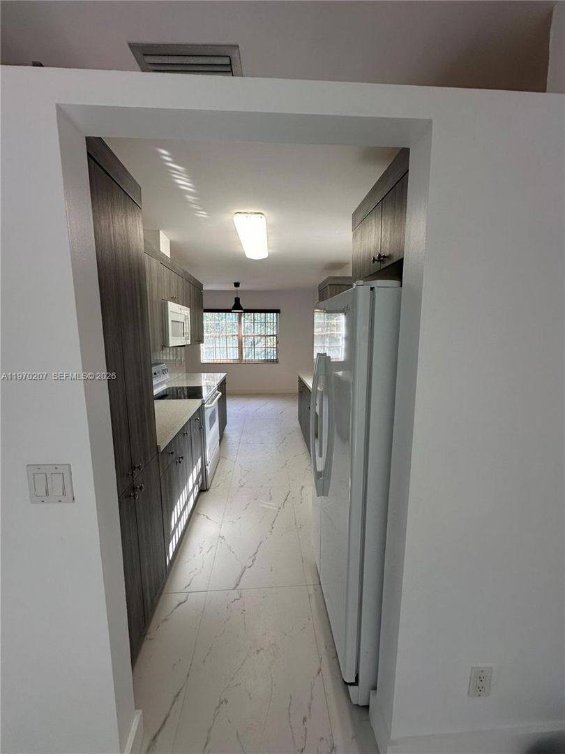 Apartment for rent at 1445 Grant St, Hollywood, FL 33020