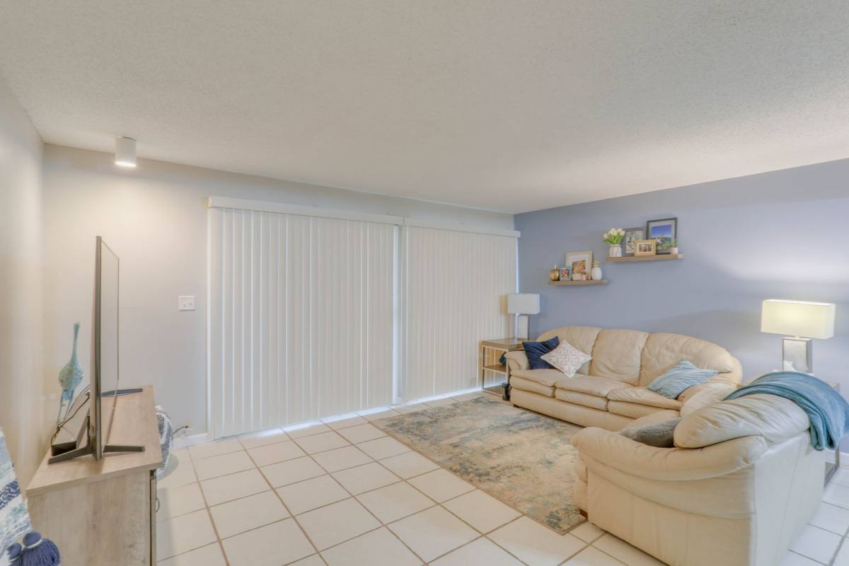 Condo for rent at 1082 E Michigan St, Orlando, FL 32806