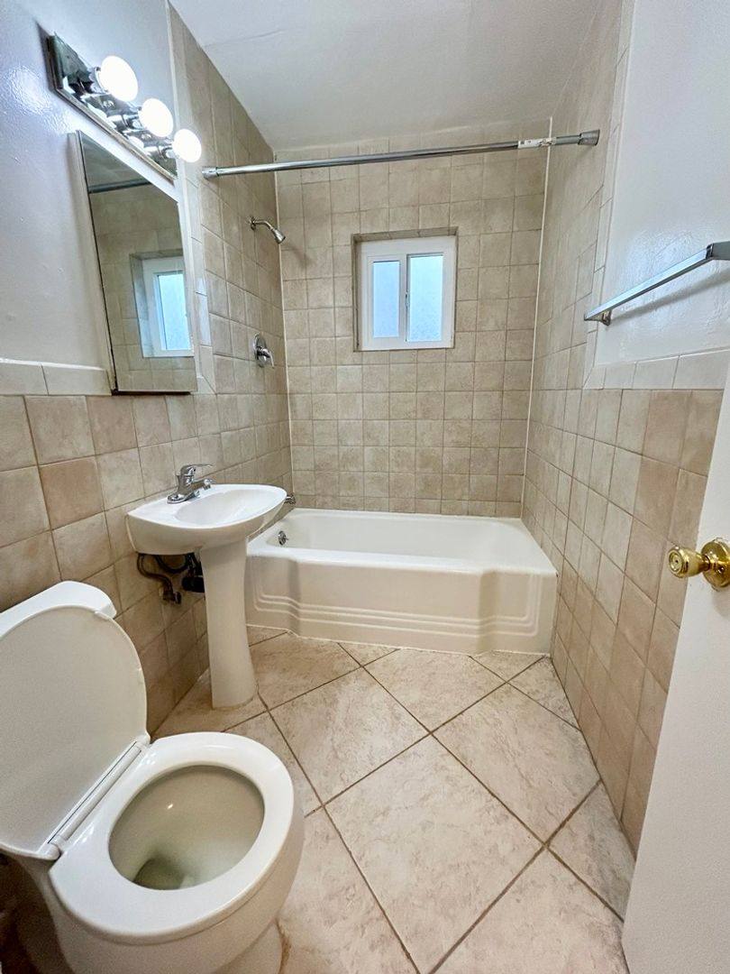 Apartment for rent at 2812 D St, Sacramento, CA 95816