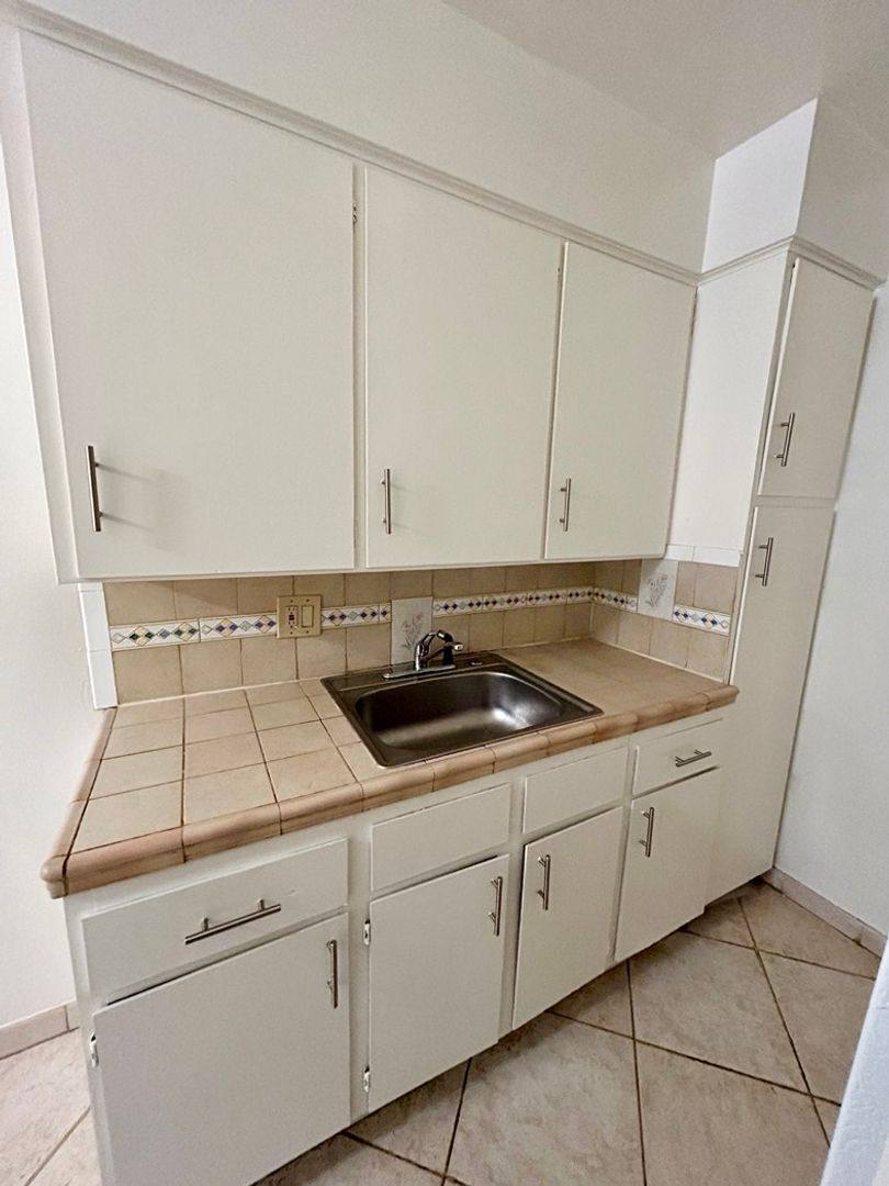 Apartment for rent at 2812 D St, Sacramento, CA 95816