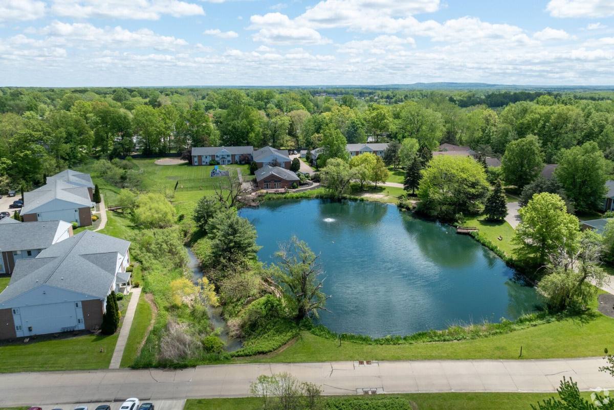 Apartment for rent at 1361 Fox Run Dr, Willoughby, OH 44094