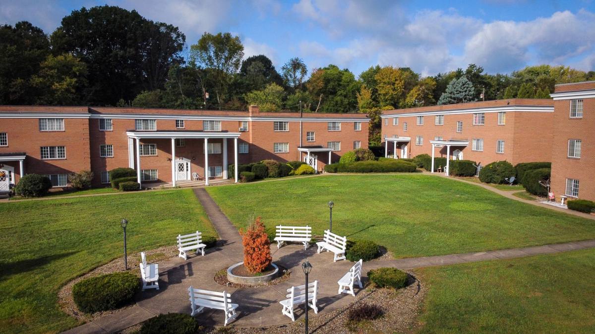 Apartment for rent at 300 Craigdell Rd, New Kensington, PA 15068