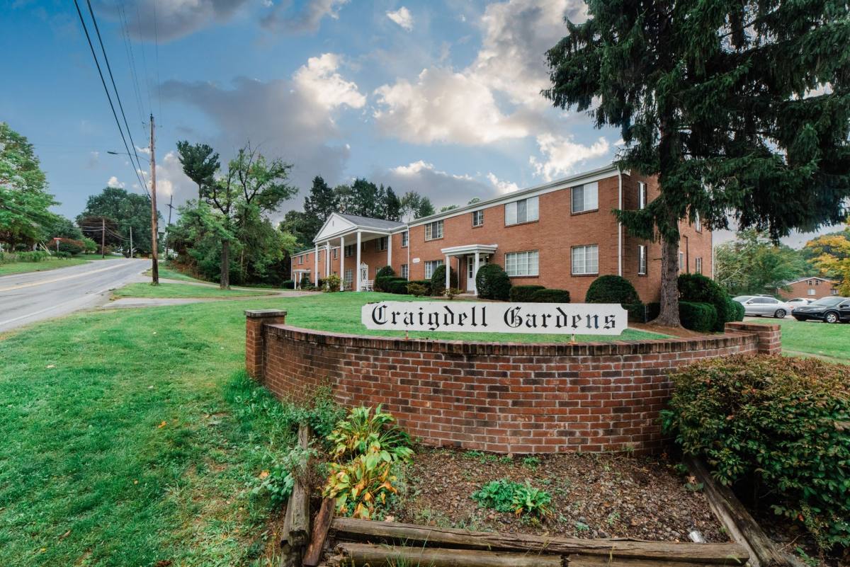 Apartment for rent at 300 Craigdell Rd, New Kensington, PA 15068