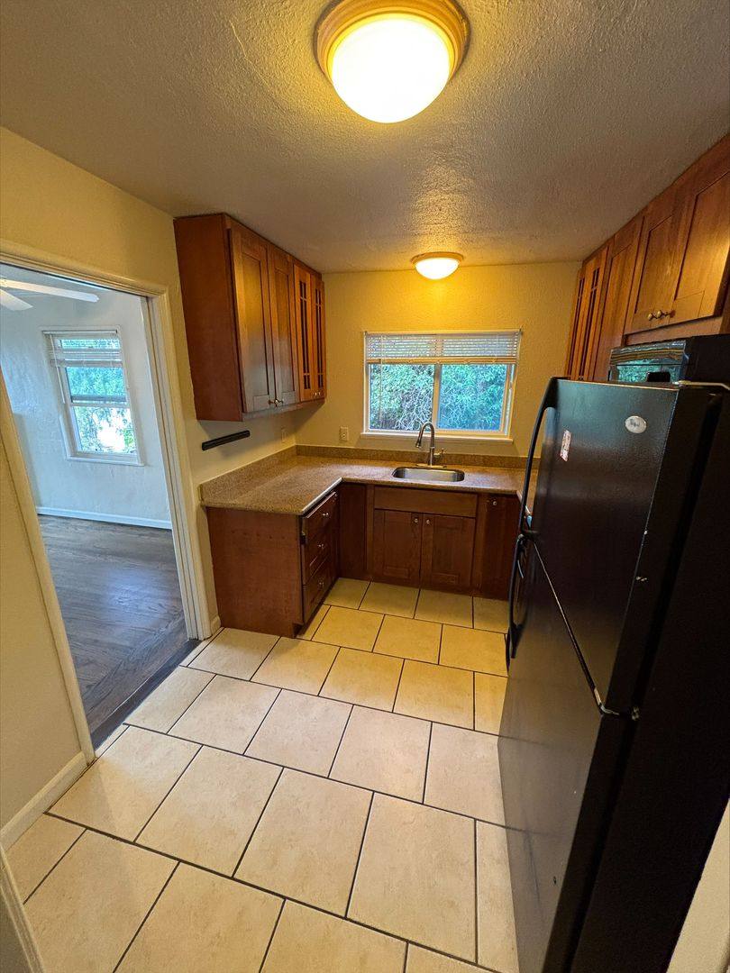 Apartment for rent at 6510 Outlook Ave, Oakland, CA 94605