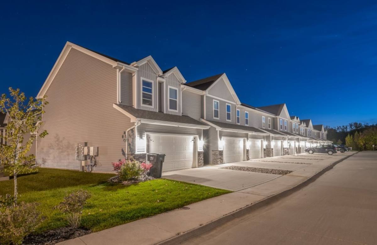 Townhouse for rent at 1598 SW Twin Gates Dr, Ankeny, IA 50023