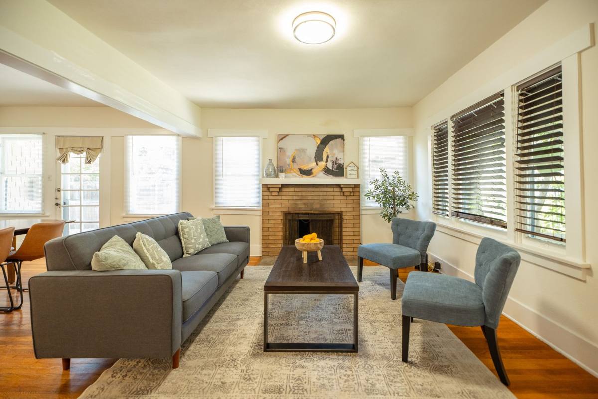 House for rent at 45 N Meridith Ave, Pasadena, CA 91106