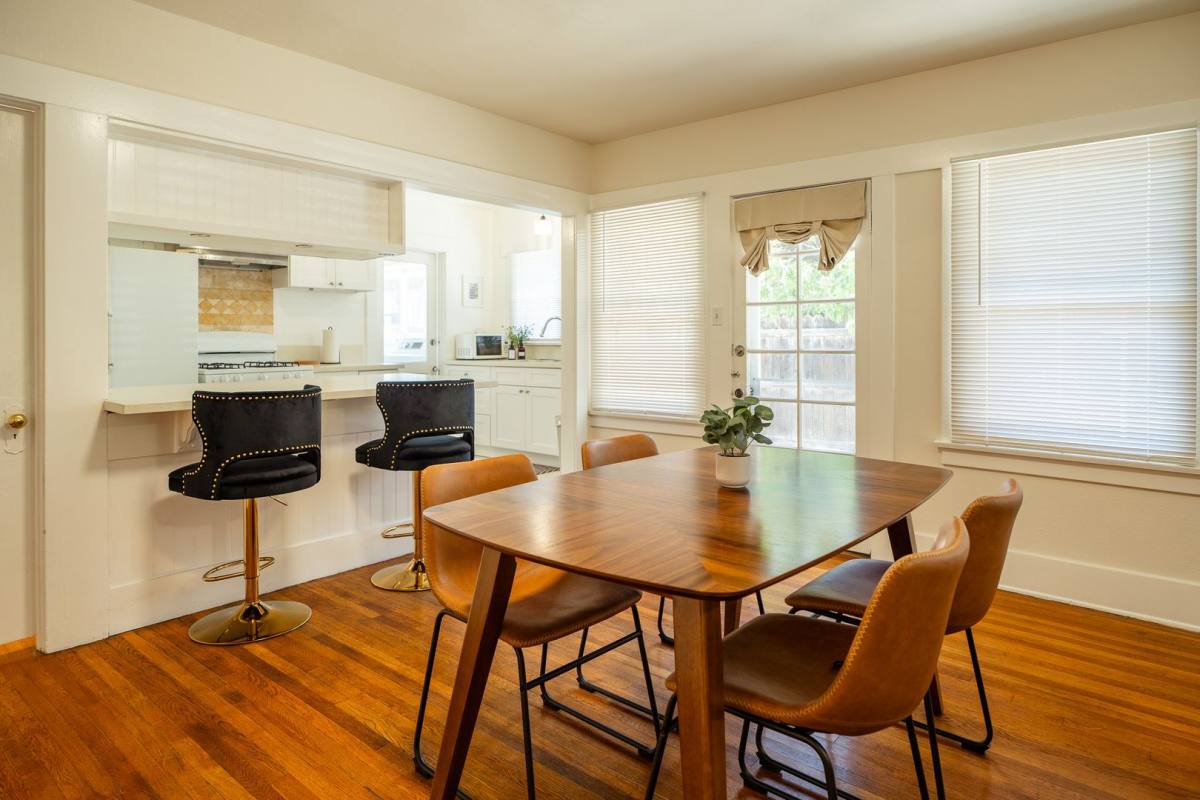 House for rent at 45 N Meridith Ave, Pasadena, CA 91106