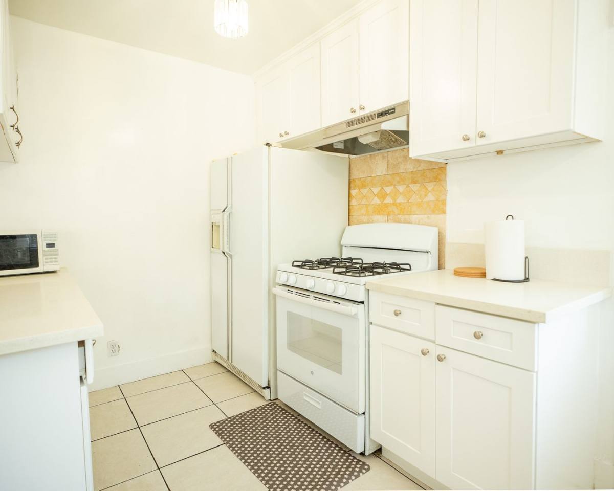 House for rent at 45 N Meridith Ave, Pasadena, CA 91106