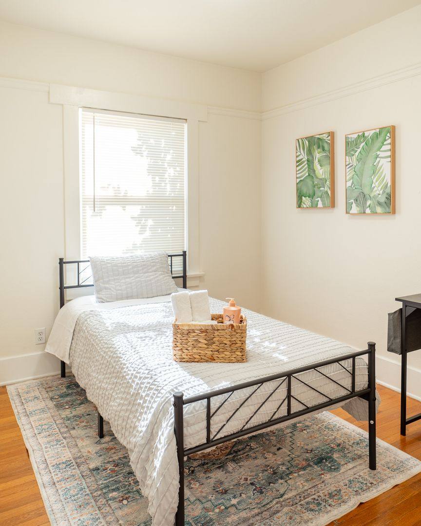 House for rent at 45 N Meridith Ave, Pasadena, CA 91106