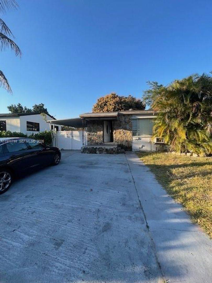 House for rent at 121 NE 169th Terrace, Miami, FL 33162