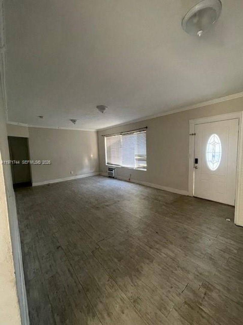 House for rent at 121 NE 169th Terrace, Miami, FL 33162