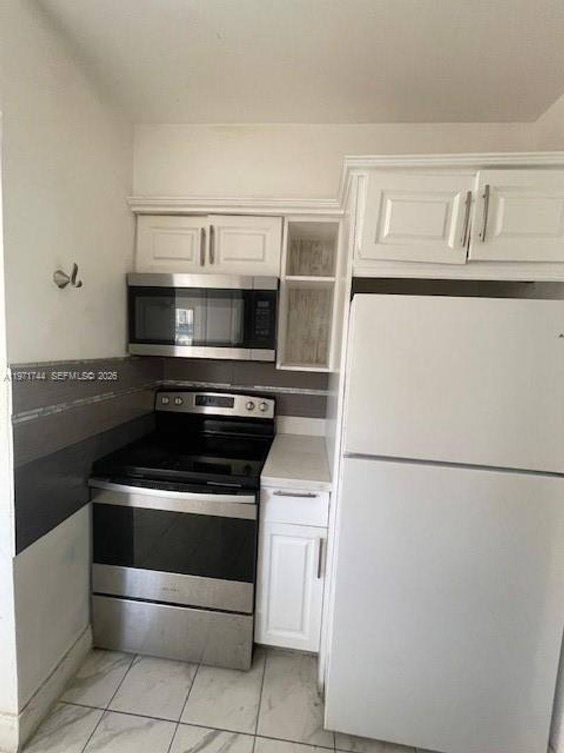 House for rent at 121 NE 169th Terrace, Miami, FL 33162