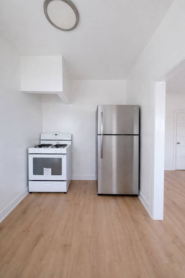 Apartment for rent at 5617 La Mirada Ave #202, Los Angeles, CA 90038