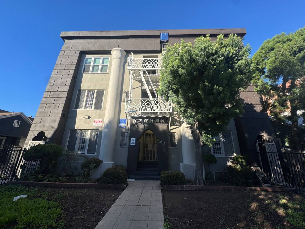 Apartment for rent at 5617 La Mirada Ave #202, Los Angeles, CA 90038