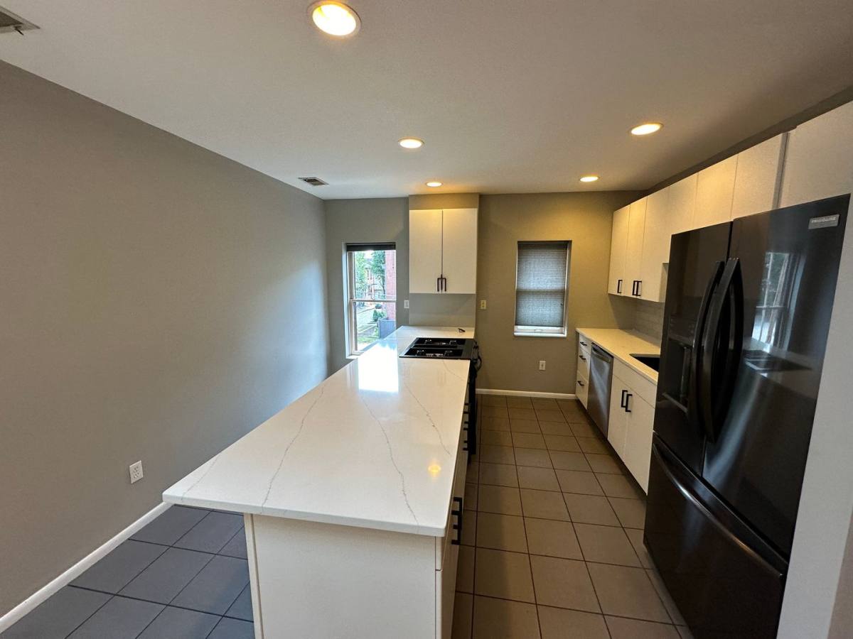 Apartment for rent at 241-243 Collins Ave, Columbus, OH 43215