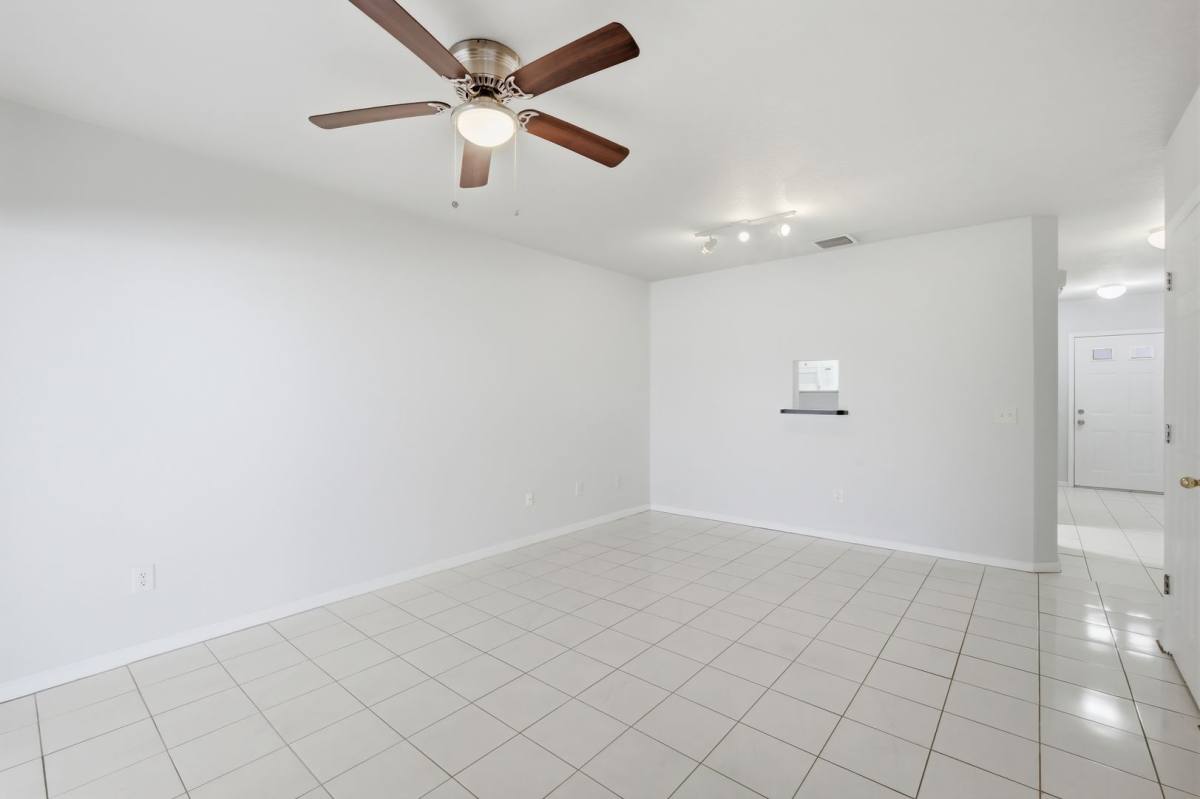 Townhouse for rent at 3731 W Cass St, Tampa, FL 33609