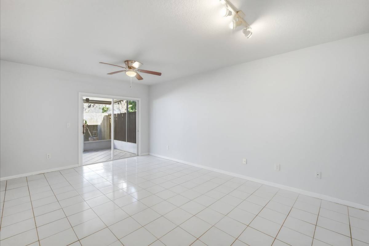 Townhouse for rent at 3731 W Cass St, Tampa, FL 33609