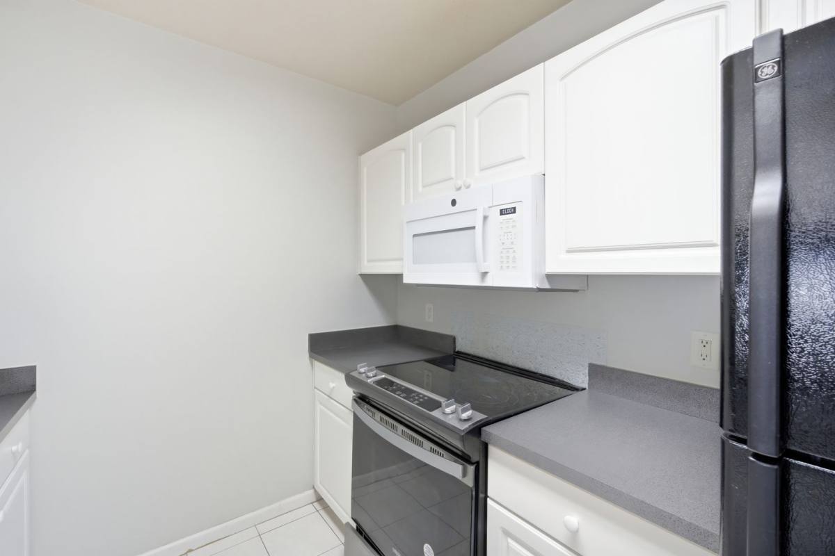 Townhouse for rent at 3731 W Cass St, Tampa, FL 33609