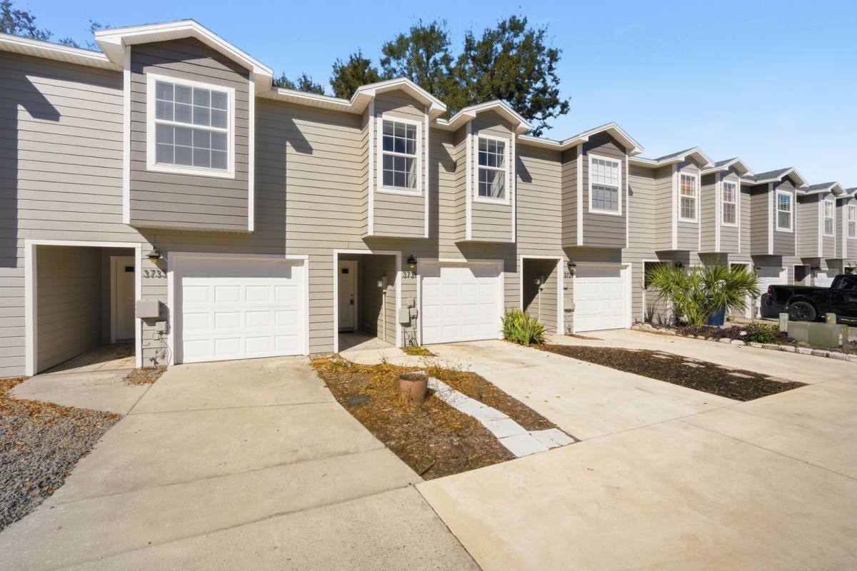 Townhouse for rent at 3731 W Cass St, Tampa, FL 33609