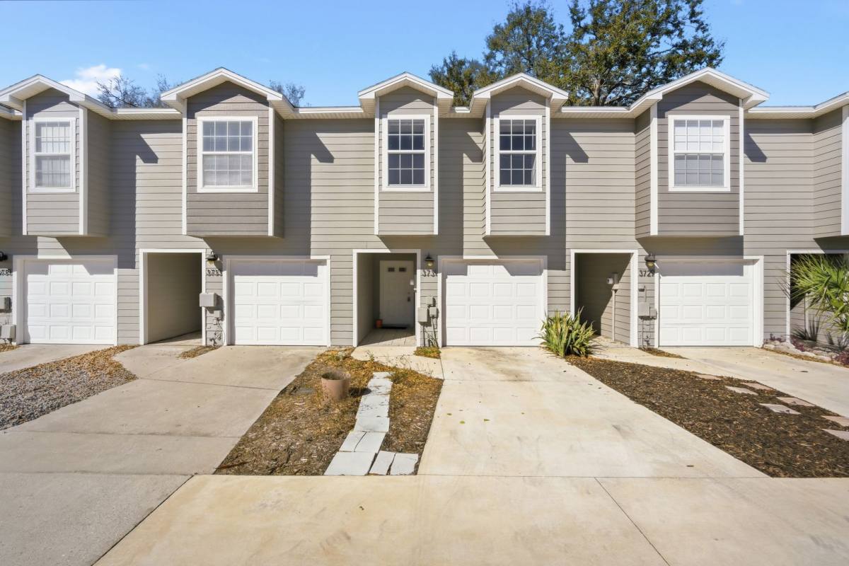 Townhouse for rent at 3731 W Cass St, Tampa, FL 33609