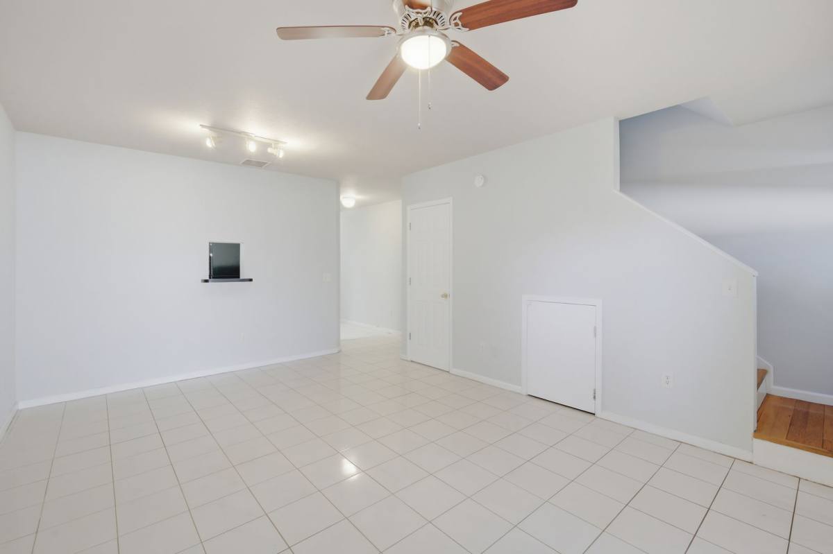 Townhouse for rent at 3731 W Cass St, Tampa, FL 33609