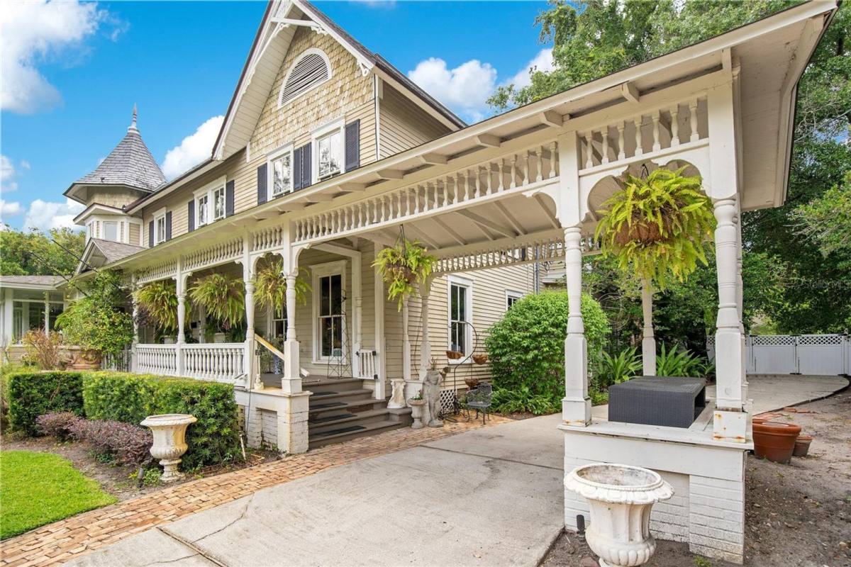 House for rent at 614 Lake Ave, Orlando, FL 32801