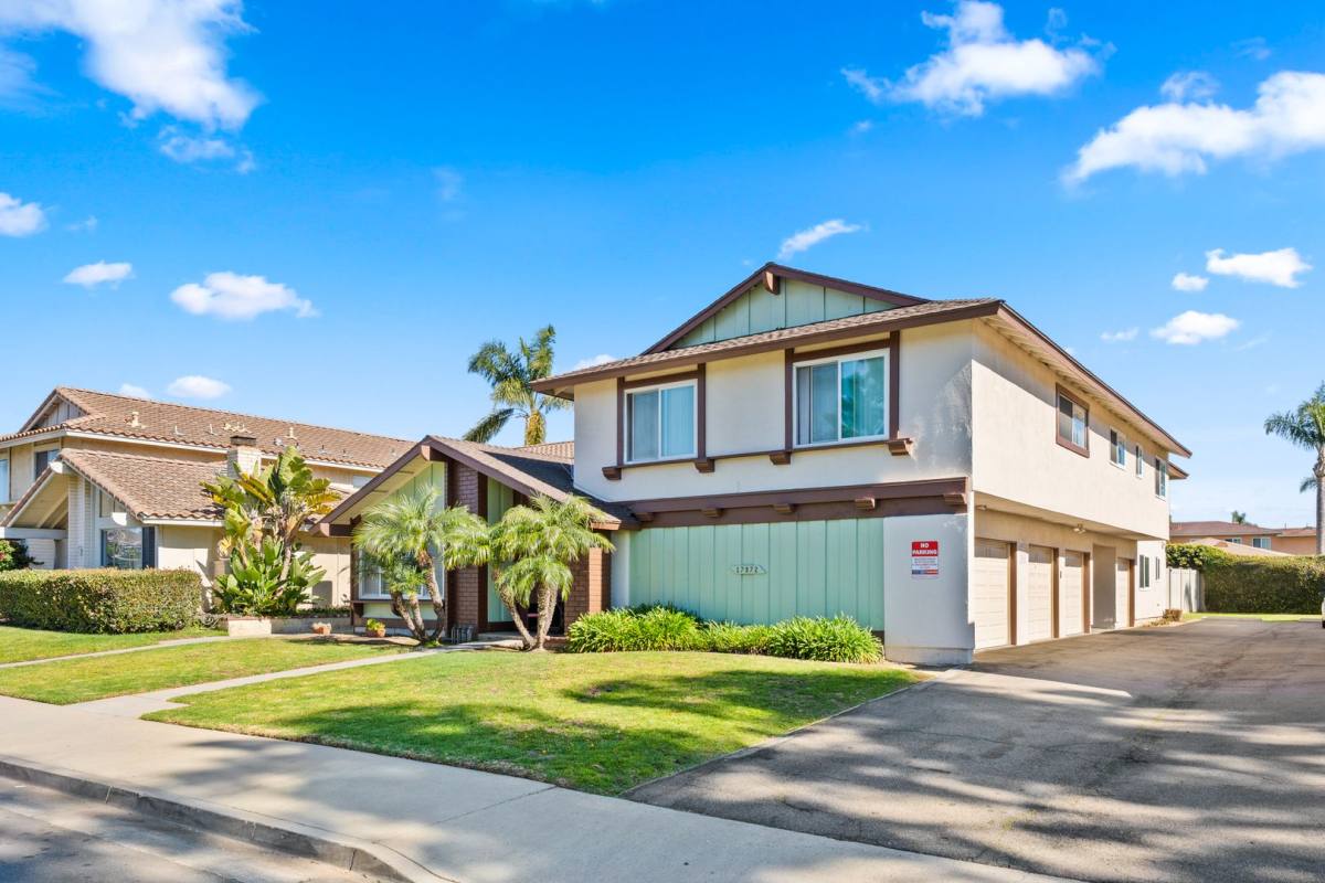 Apartment for rent at 17972 Baron Circle, Huntington Beach, CA 92647