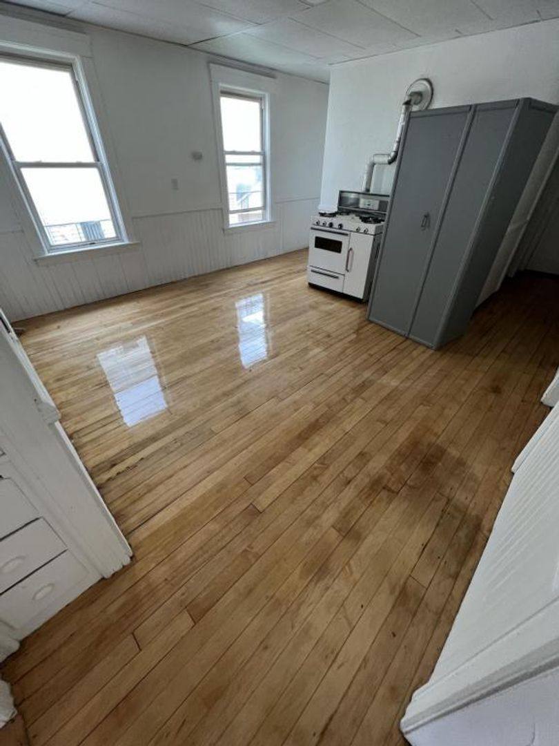 Apartment for rent at 275 Grafton St, Worcester, MA 01604