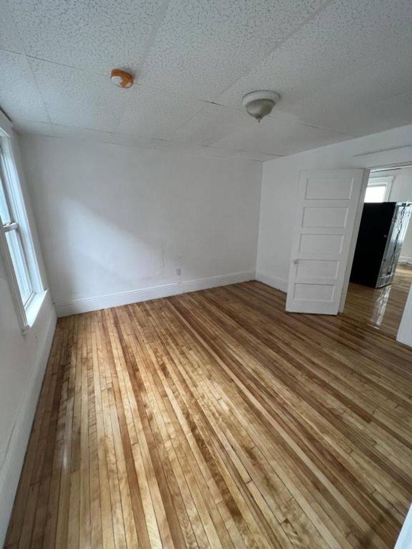 Apartment for rent at 275 Grafton St, Worcester, MA 01604
