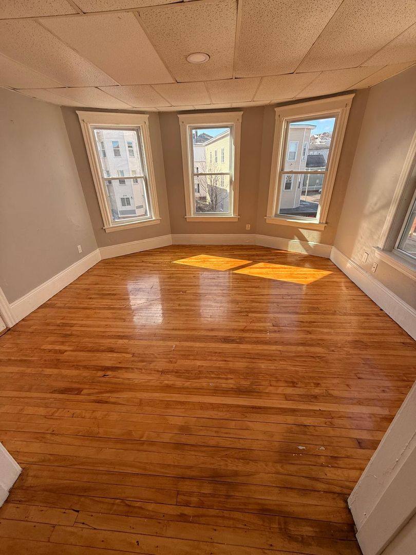 Apartment for rent at 275 Grafton St, Worcester, MA 01604